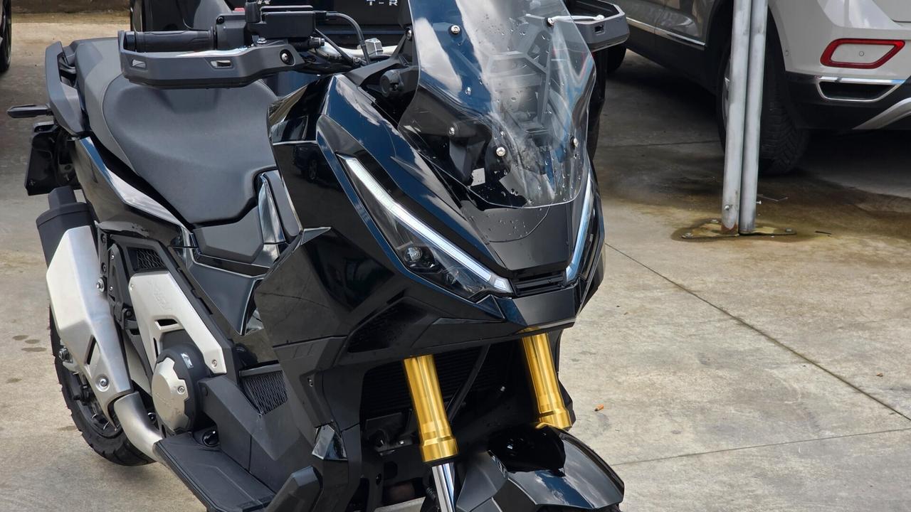 Honda X-ADV 750 ANNO 2025 5.000KM GARANZIA UFFICIALE