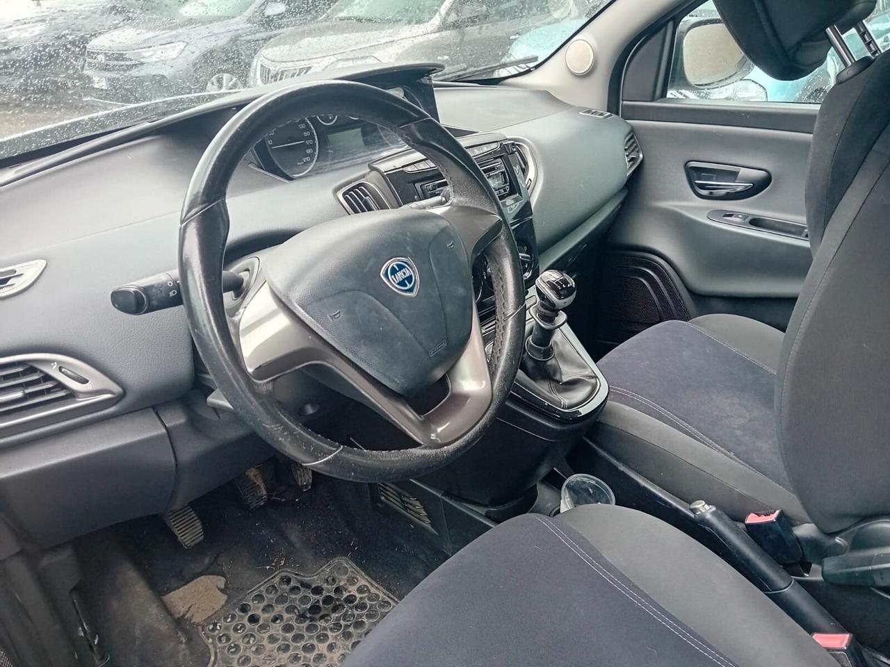 Lancia Ypsilon 1.2 8v Silver INCIDENTATA