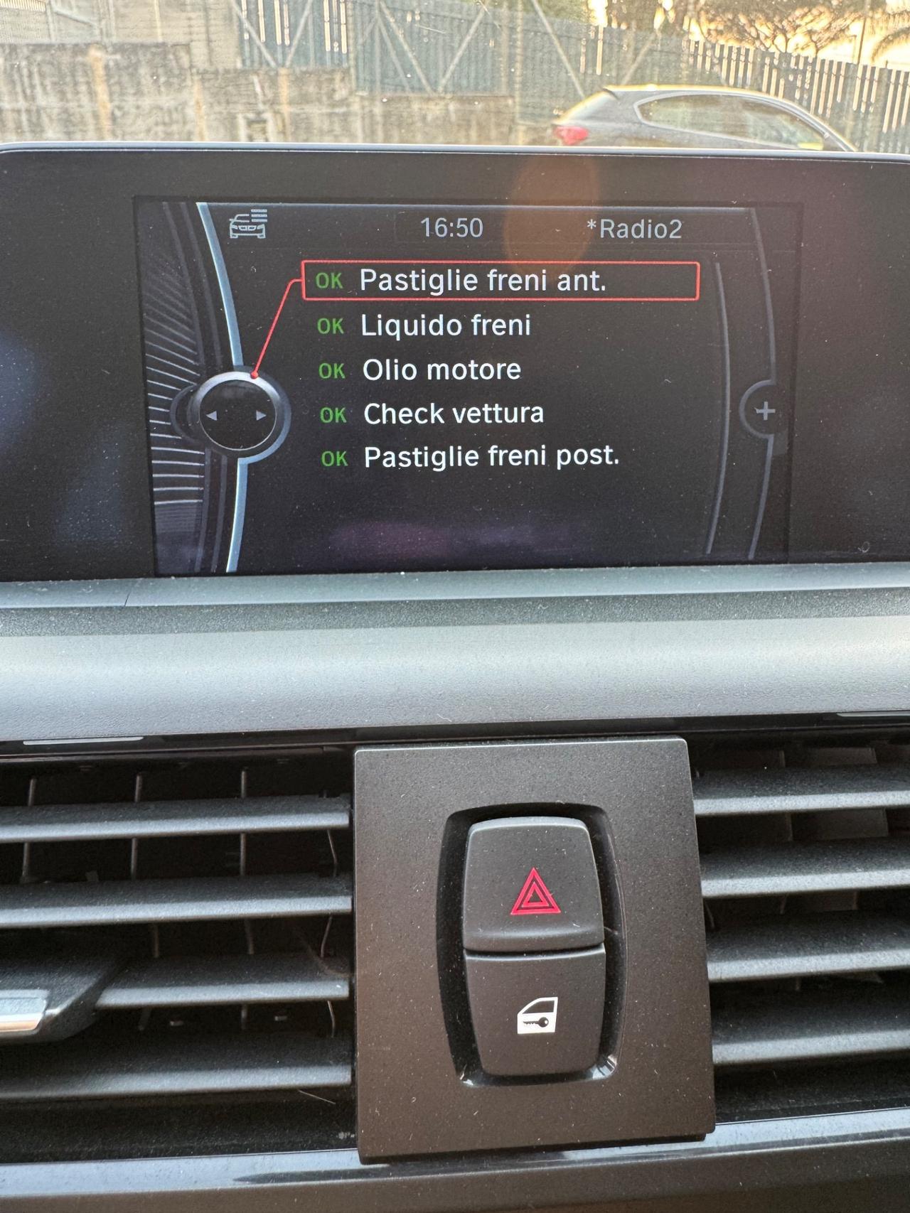 Bmw 116 116d 5p. Unique