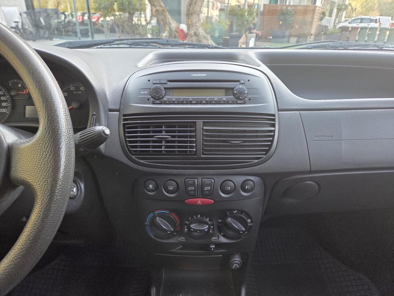 Fiat Punto 1.2 16V 5 porte Emotion* Neo patentati *