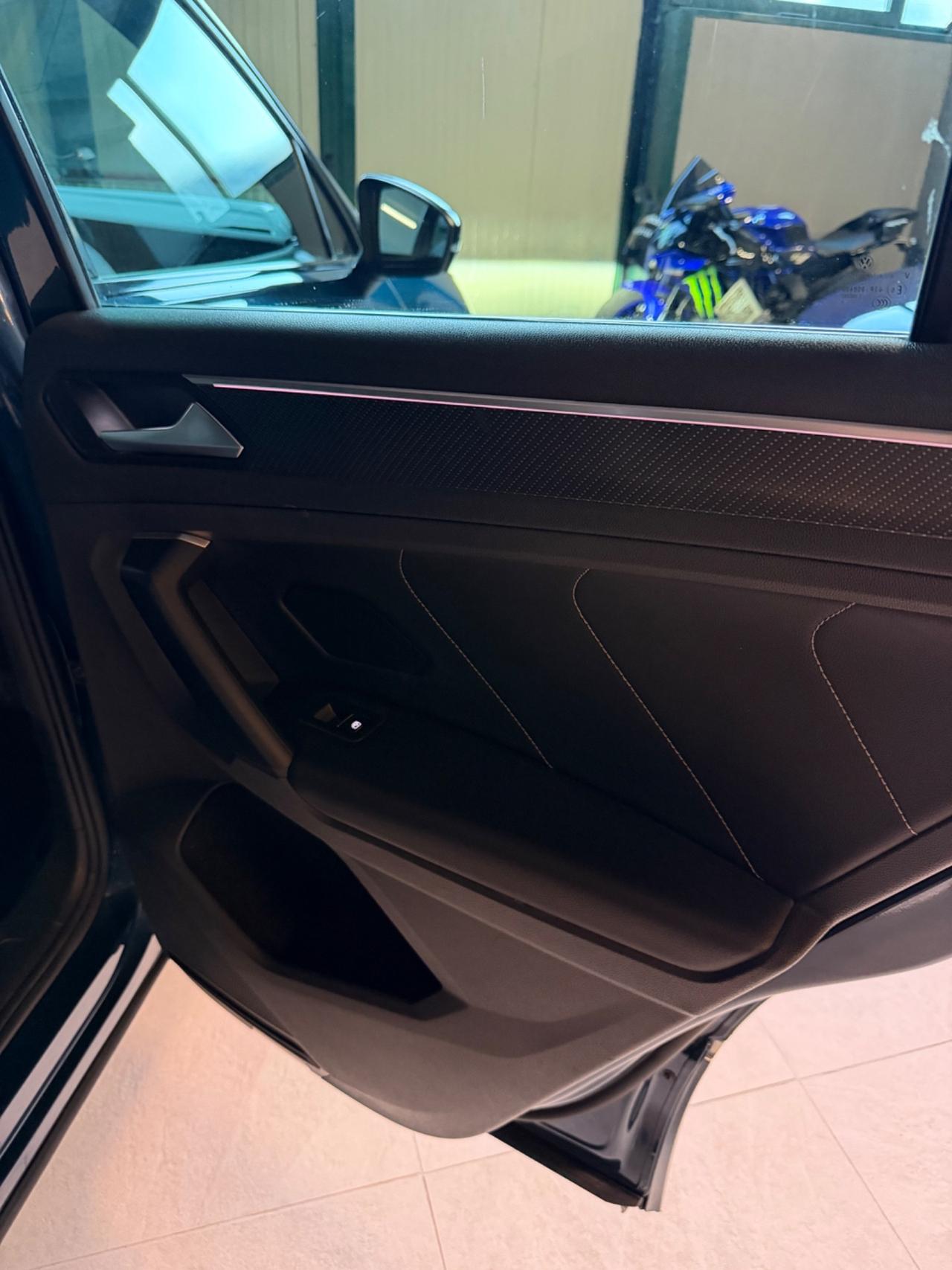 Volkswagen TIGUAN 2.0 TDI RLINE IQ MATRIX KMCERTIF