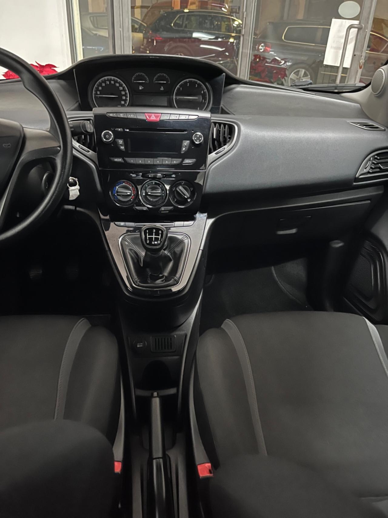 Lancia Ypsilon 1.3 MJT 16V 95 CV 5 porte