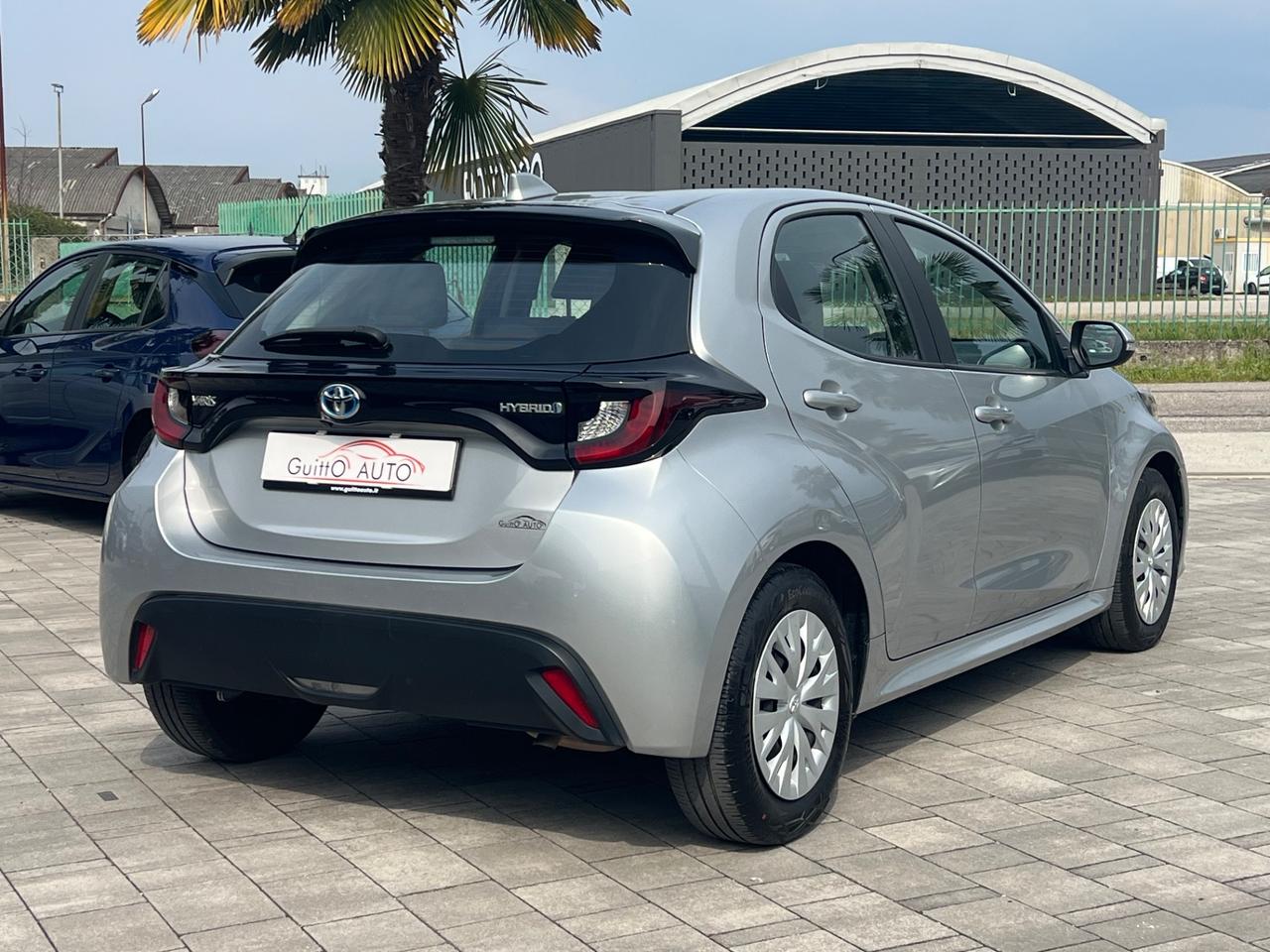 Toyota Yaris 1.5 Hybrid 5 porte Business FINANZIABILE