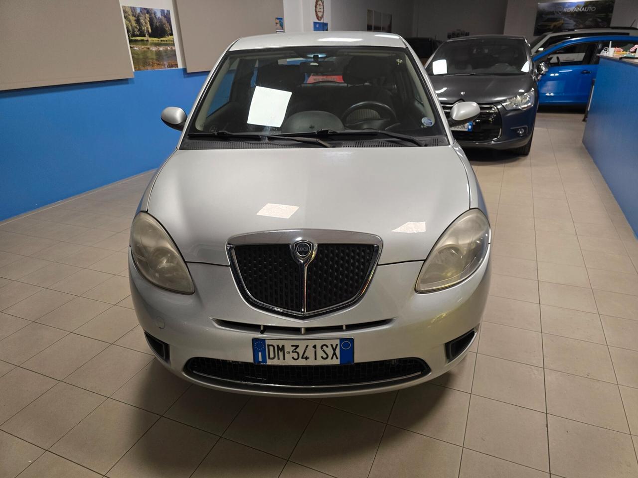 Lancia Ypsilon 1.4 16V Sport MomoDesign