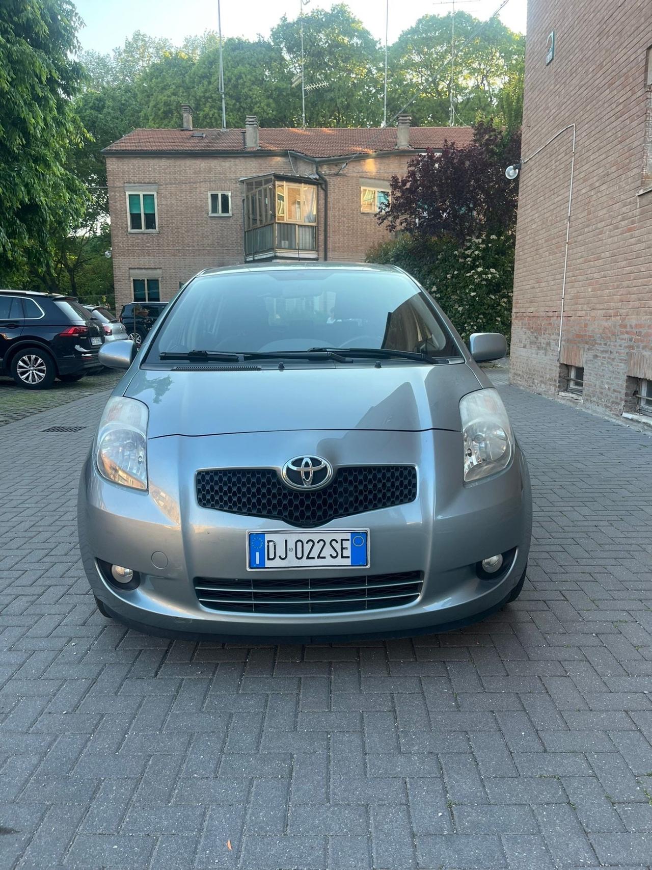Toyota Yaris 1.0 5 porte
