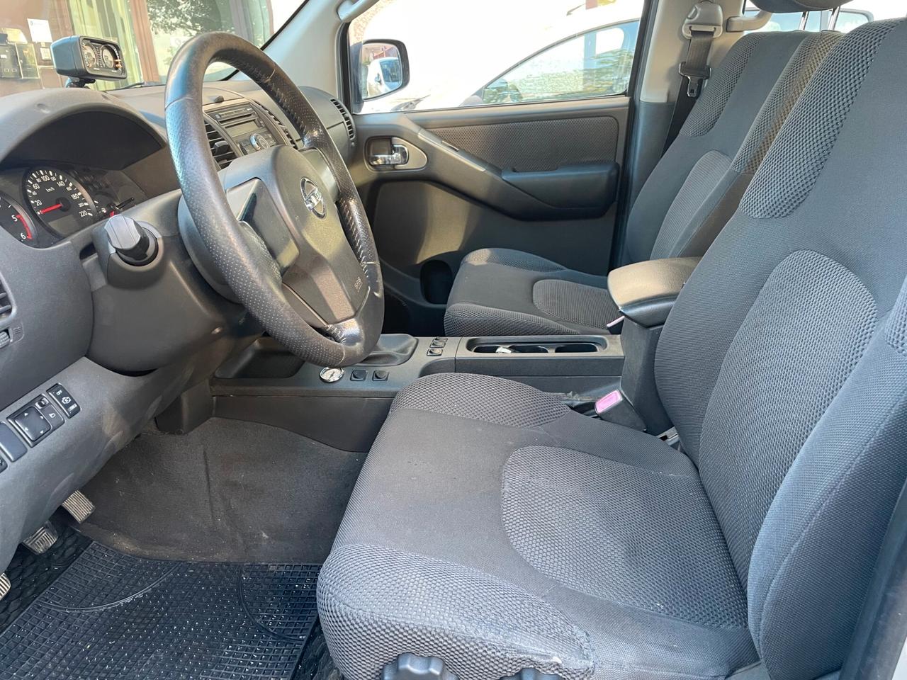 Nissan Navara 2.5 dCi 4 porte Double Cab SE + GANCIO TRAINO