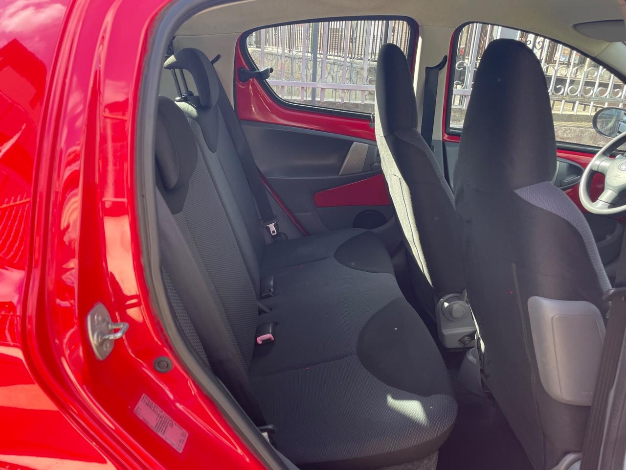 Toyota Aygo 1.0 12V VVT-i 5 porte Sol