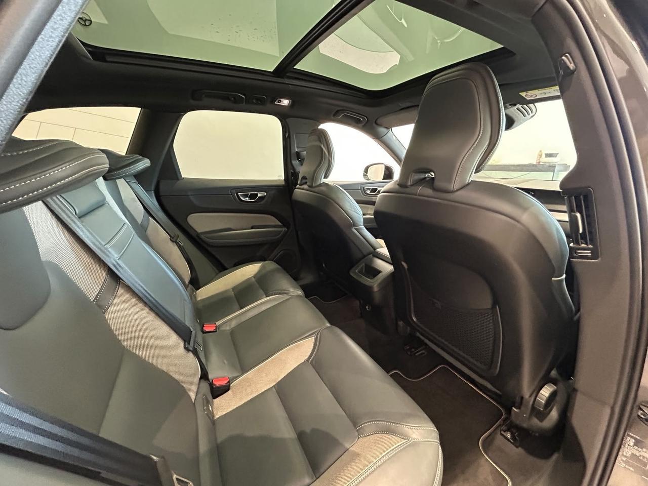 Volvo XC 60 XC60 D5 AWD Geartronic R-design