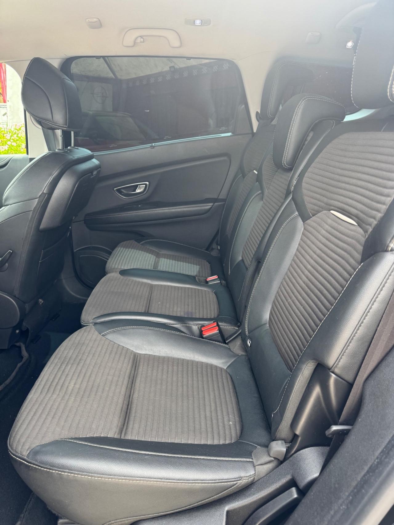 Renault Grand Scenic dCi 8V 110 CV EDC 7 POSTI
