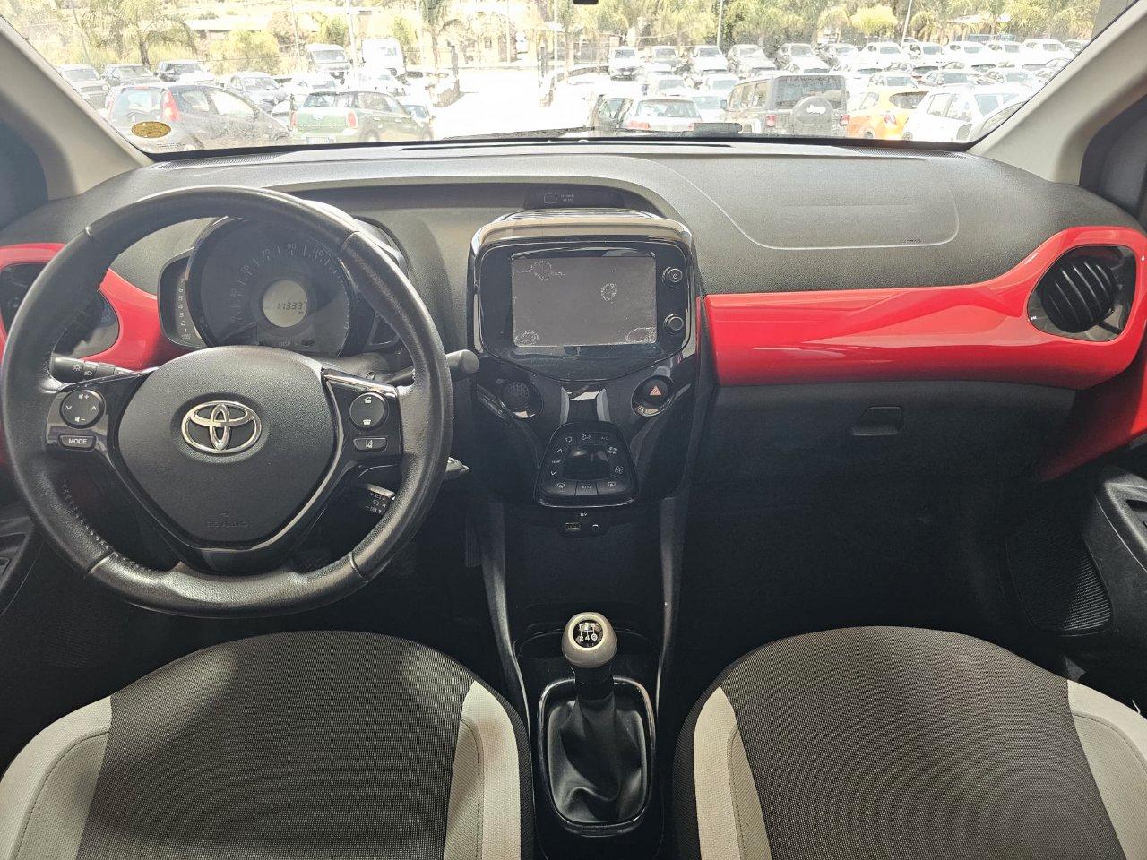 Toyota Aygo 5 Porte Aygo 5p 1.0 x-play my15