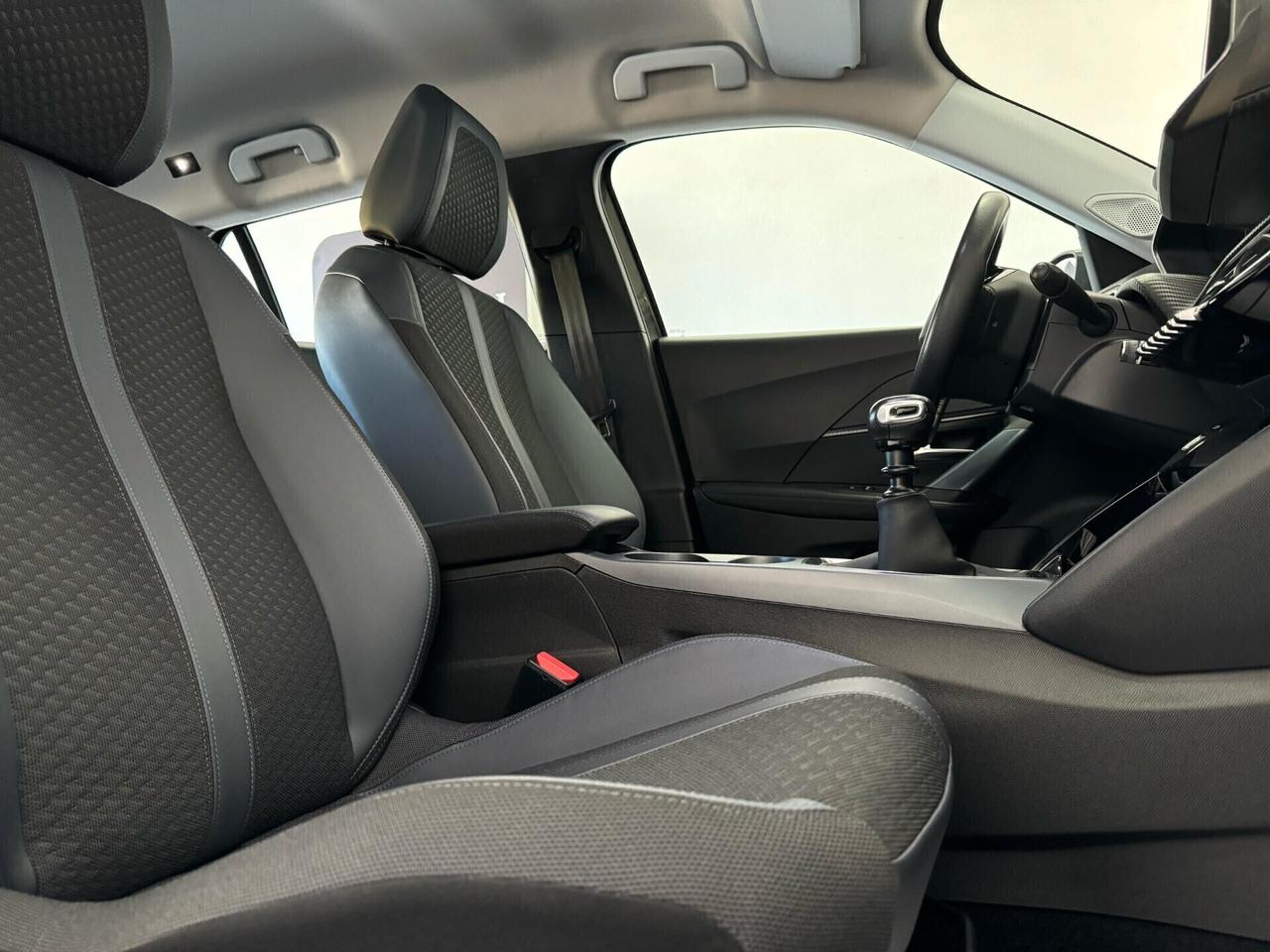 Peugeot 2008 BlueHDi 100 S&S Allure Navi Pack