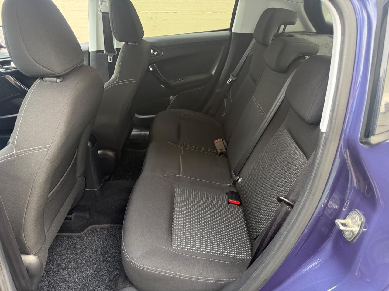 Peugeot 208 Allure 1.6diesel - 2015