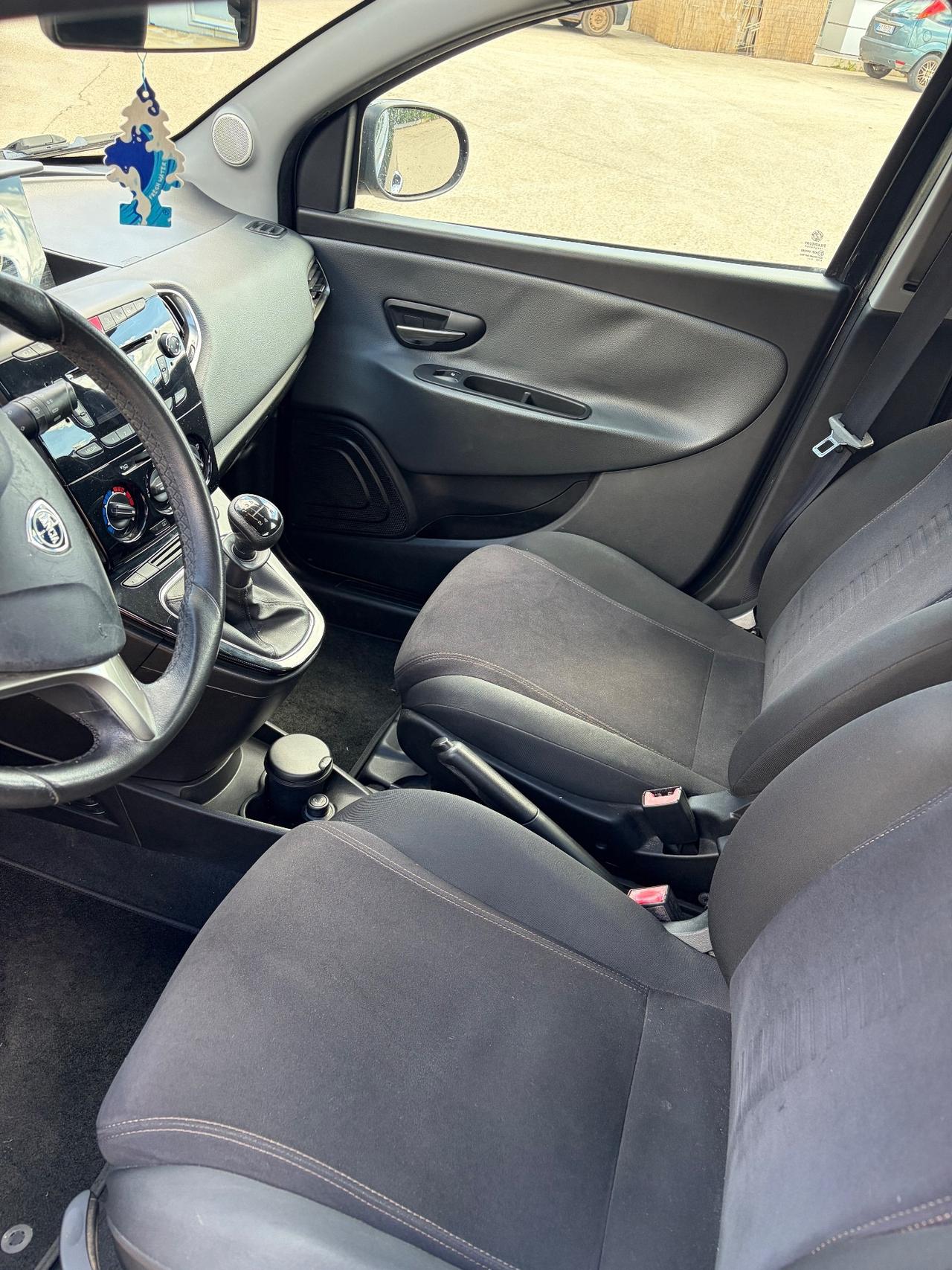 Lancia Ypsilon 0.9 TwinAir 85 CV 5 porte Metano Ecochic Gold