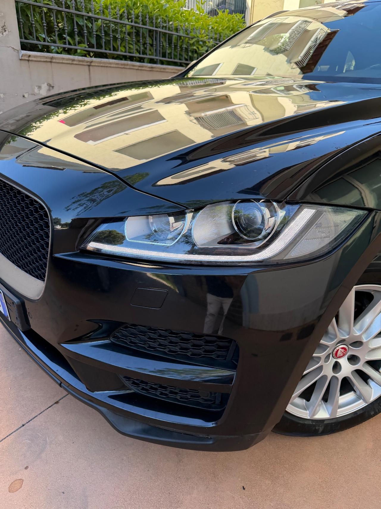 Jaguar F-Pace 2.0 D 180 CV AWD Prestige