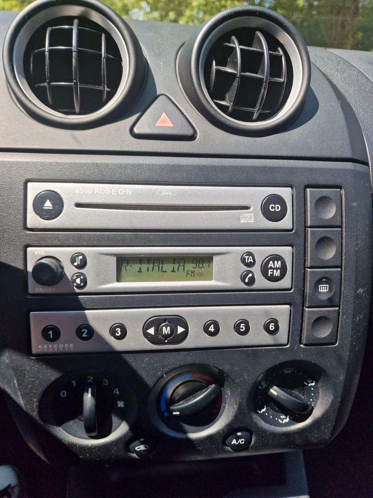 Ford Fiesta 1.4 TDCI 5P. Ghia, neopatentati