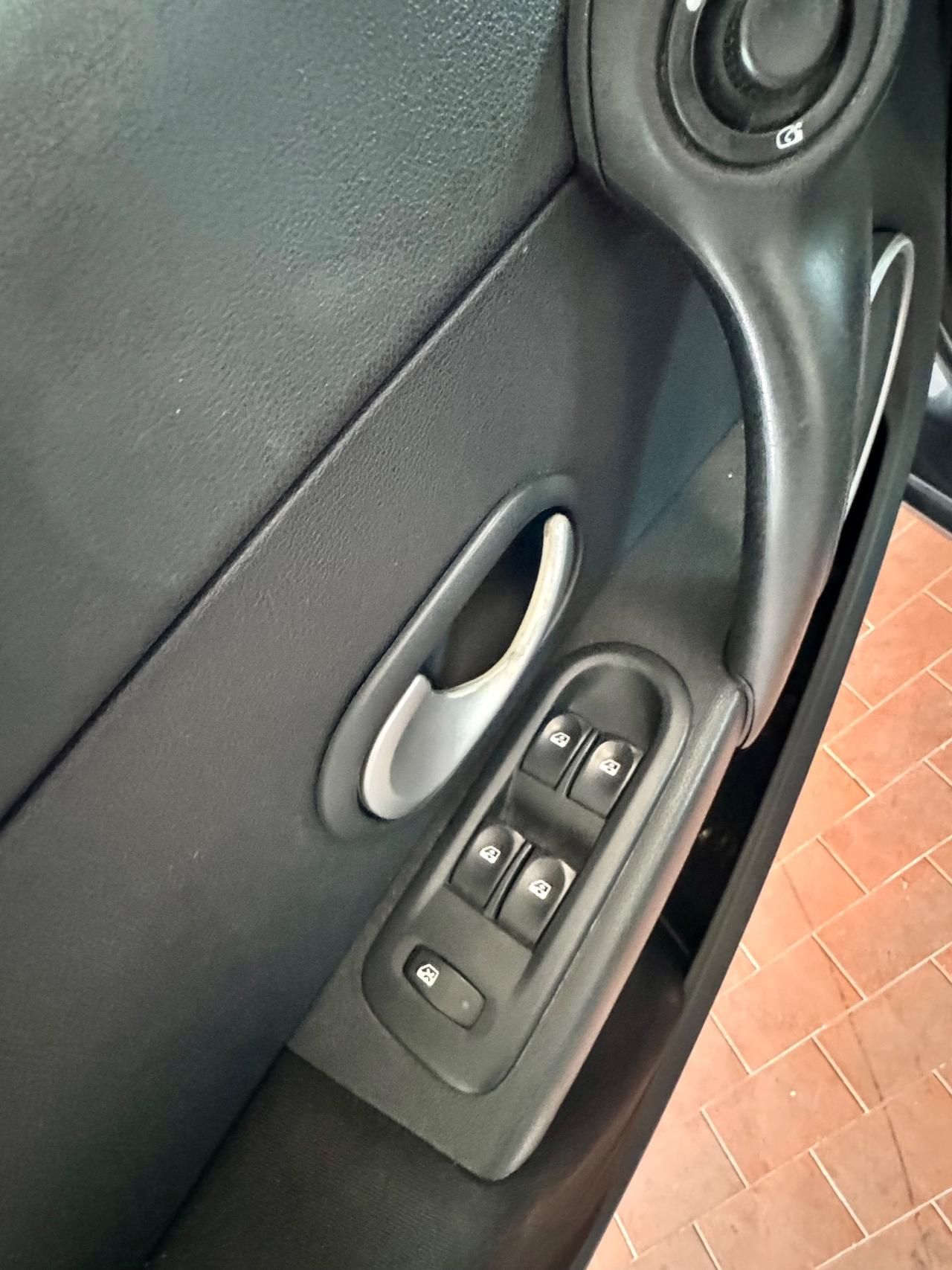 Renault Clio 1.2 16V 5 porte GPL Dynamique