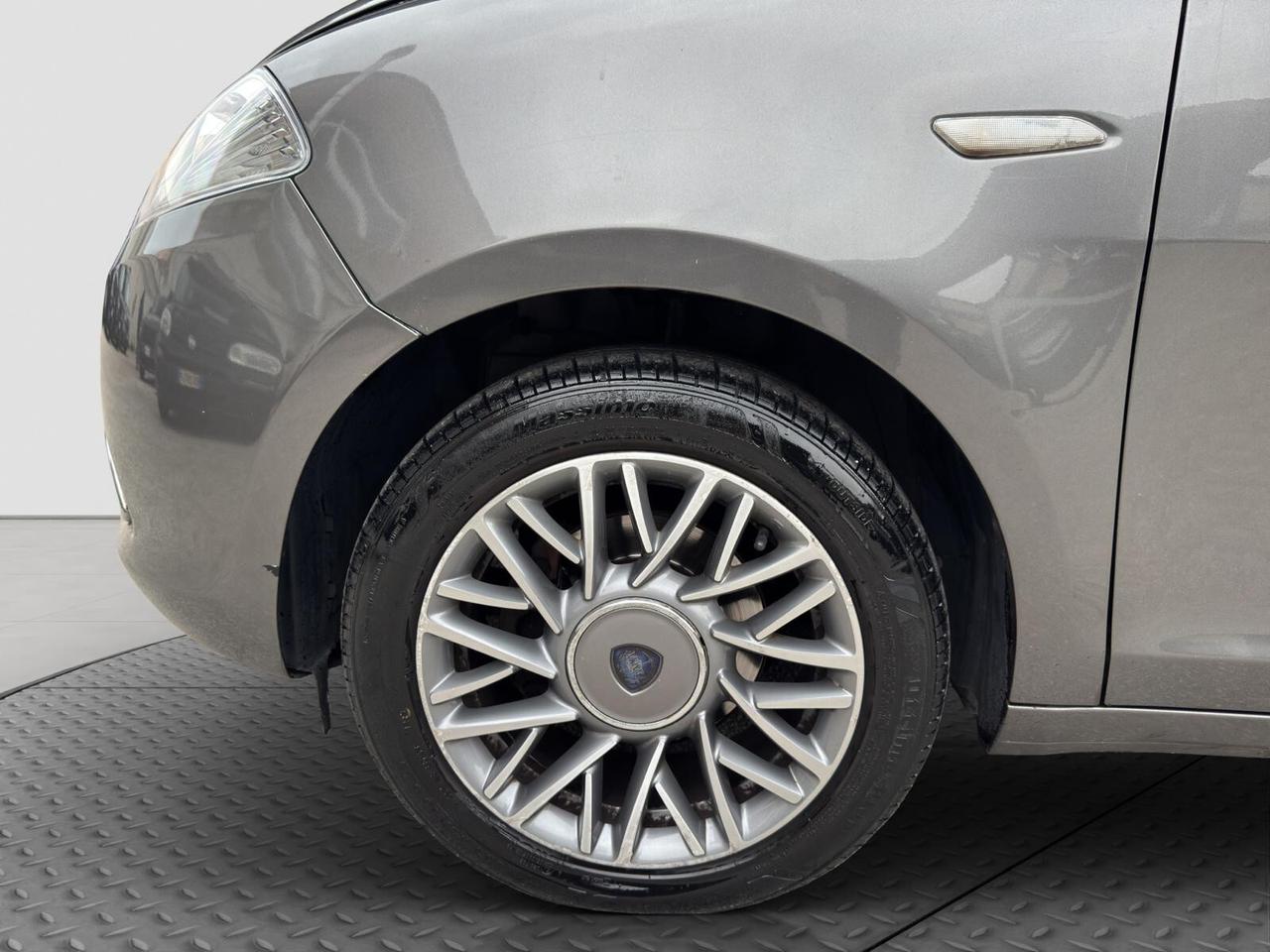 Lancia Ypsilon 1.2 69cv GPL Gold 2012