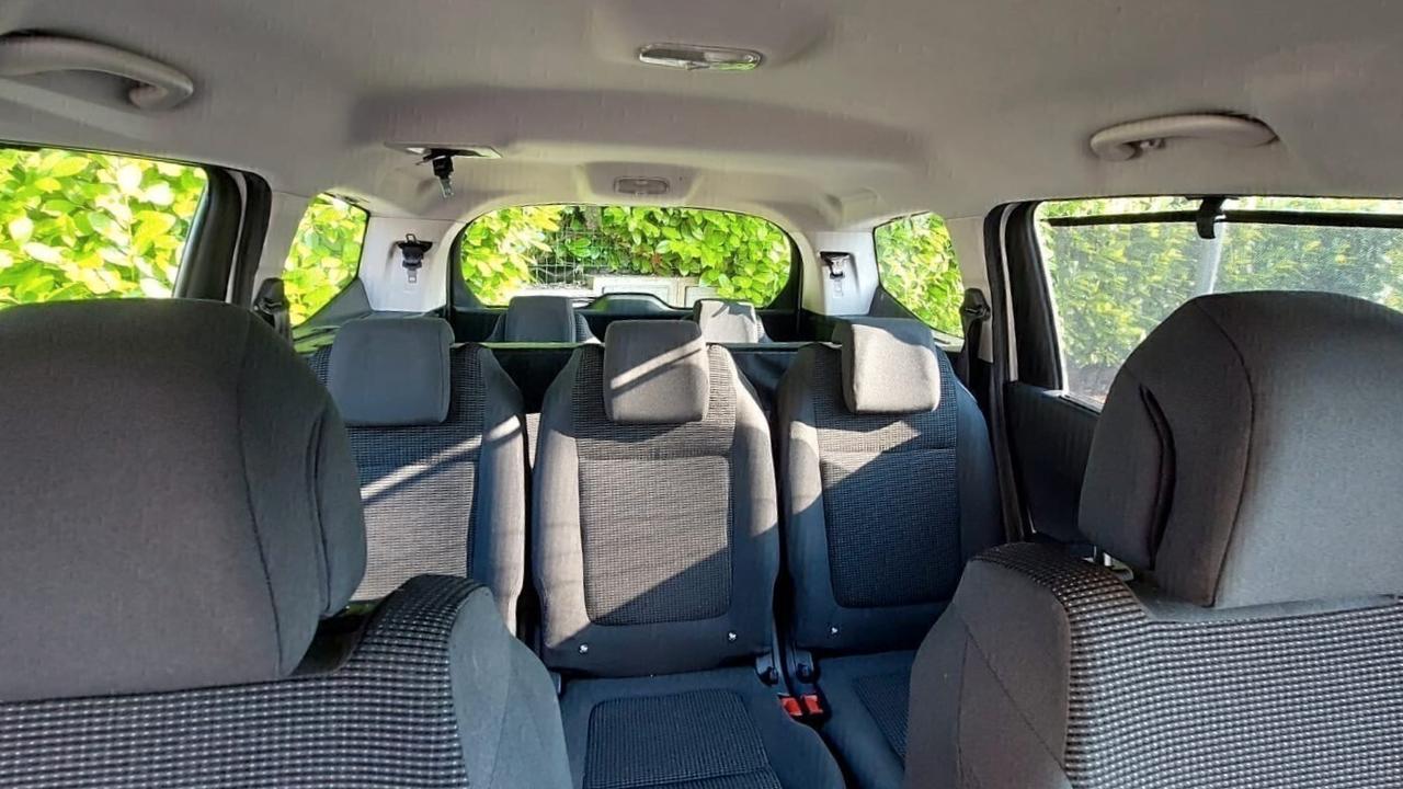 Peugeot 5008 1.6 Diesel 7 Posti Neopatentati