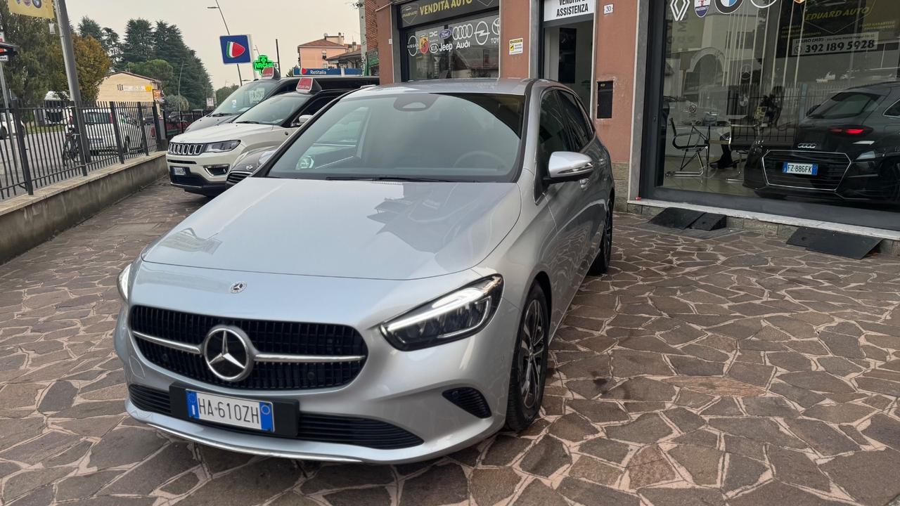 MERCEDES B SPORTSTOURER CLASSE B NEW 180 D STREET EDITION
