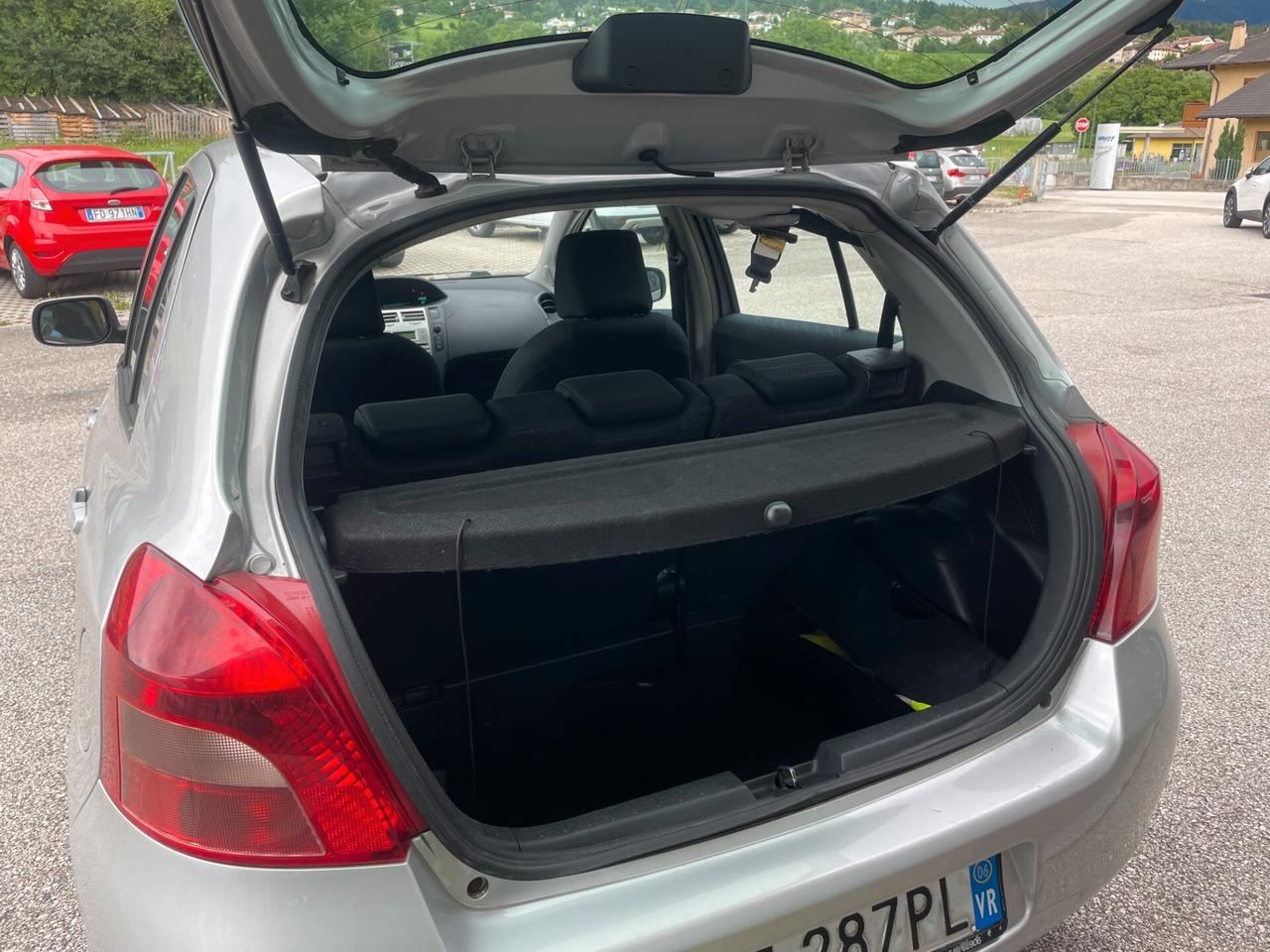 Toyota Yaris 1.3 5 porte SOL