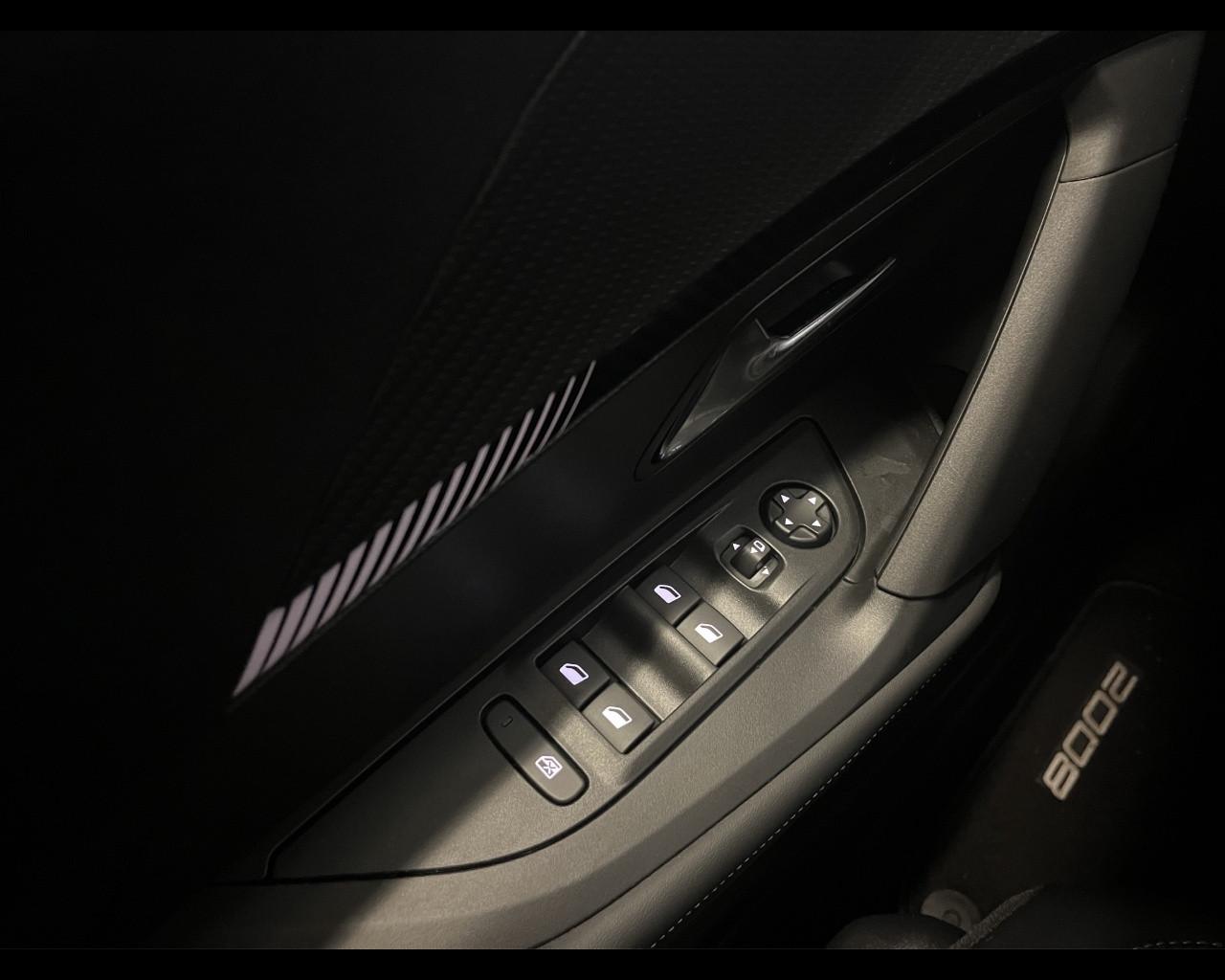 PEUGEOT 2008 Allure Hybrid 145 e-DCS6