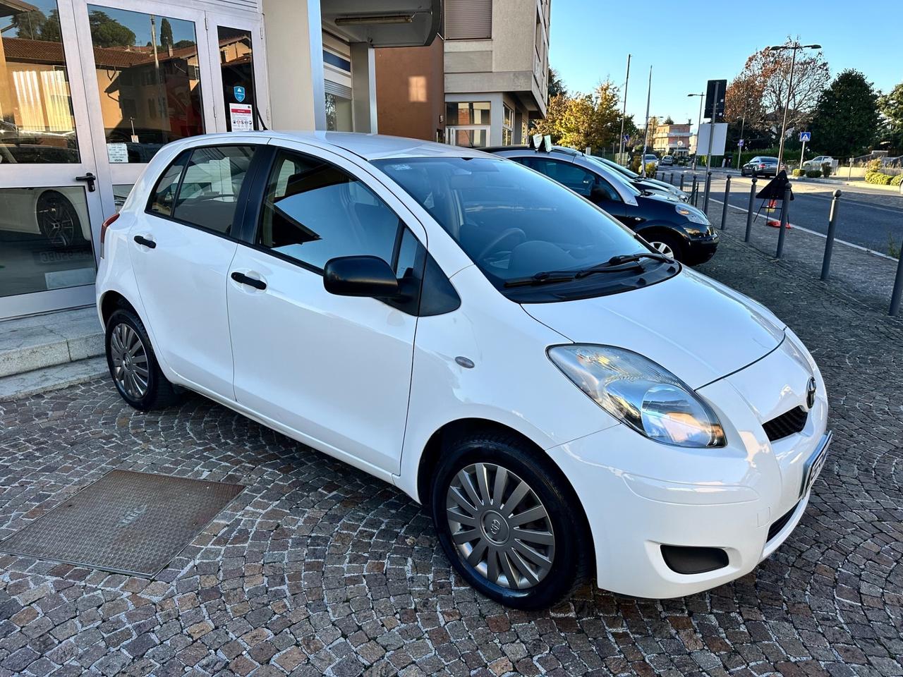 Toyota Yaris 1.0Bz 69Cv 5P - Neopatentati