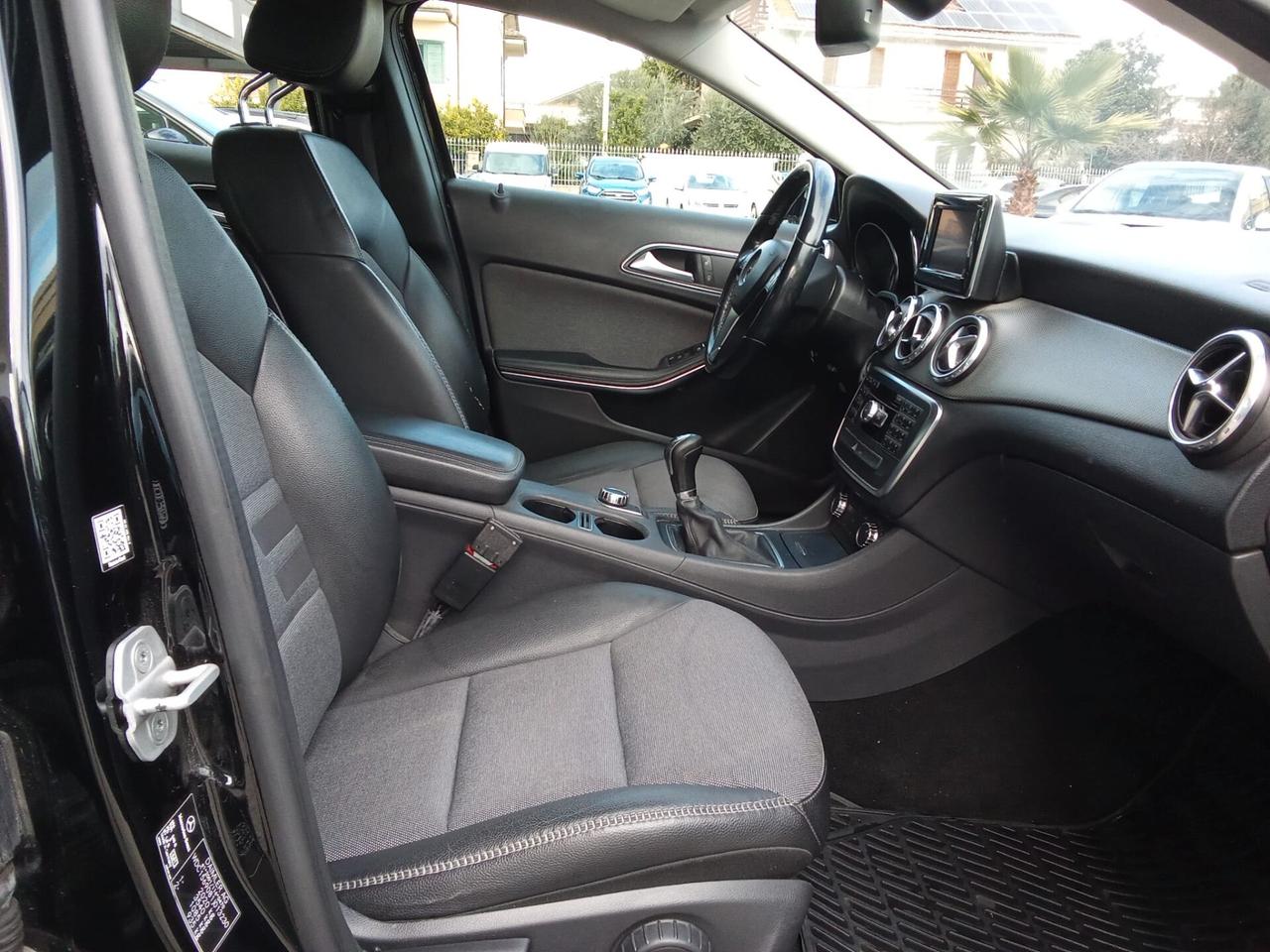 MERCEDES GLA 200D PREMIUM MAN MY14 5P