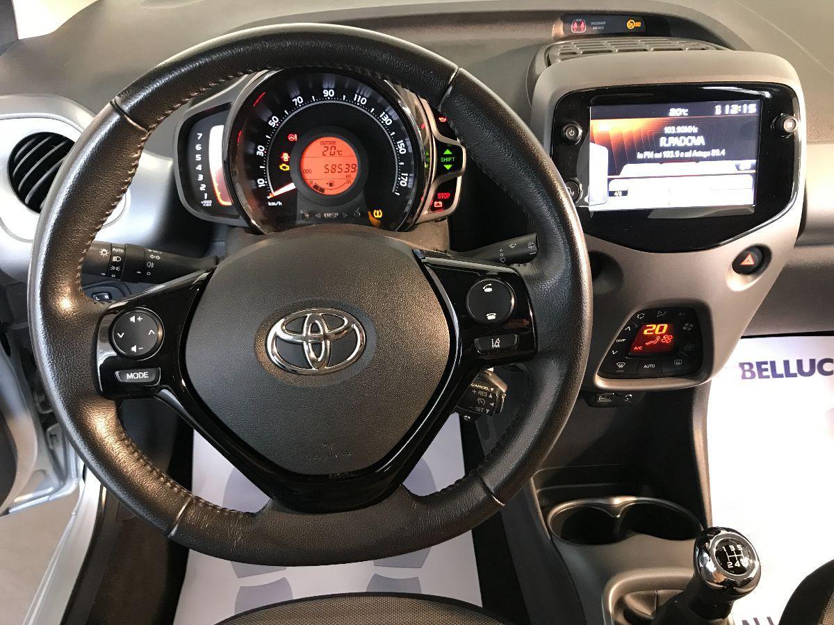 TOYOTA Aygo Connect 1.0 VVT-i 72 CV 5p. x-play