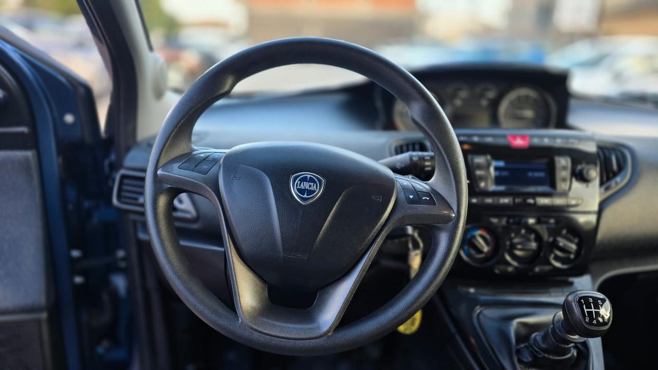 Lancia Ypsilon 1.0 FireFly 5 porte S&S Hybrid Ecochic Silver