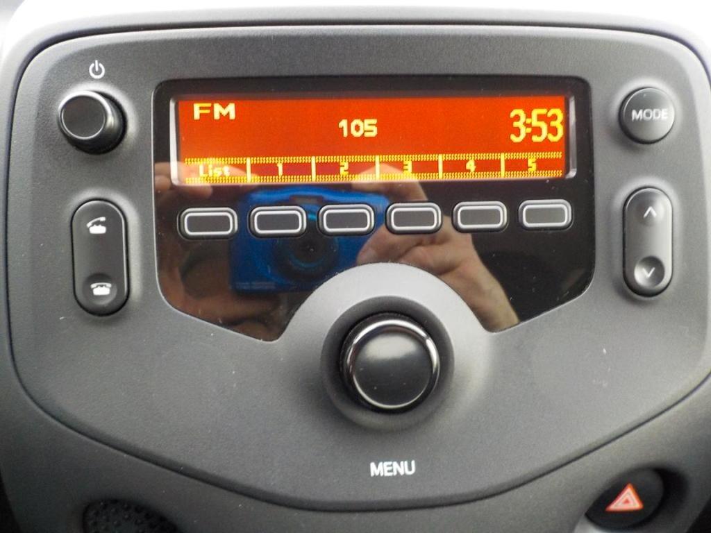 Toyota Aygo Connect 1.0 VVT-i 72 CV 5 porte x-play