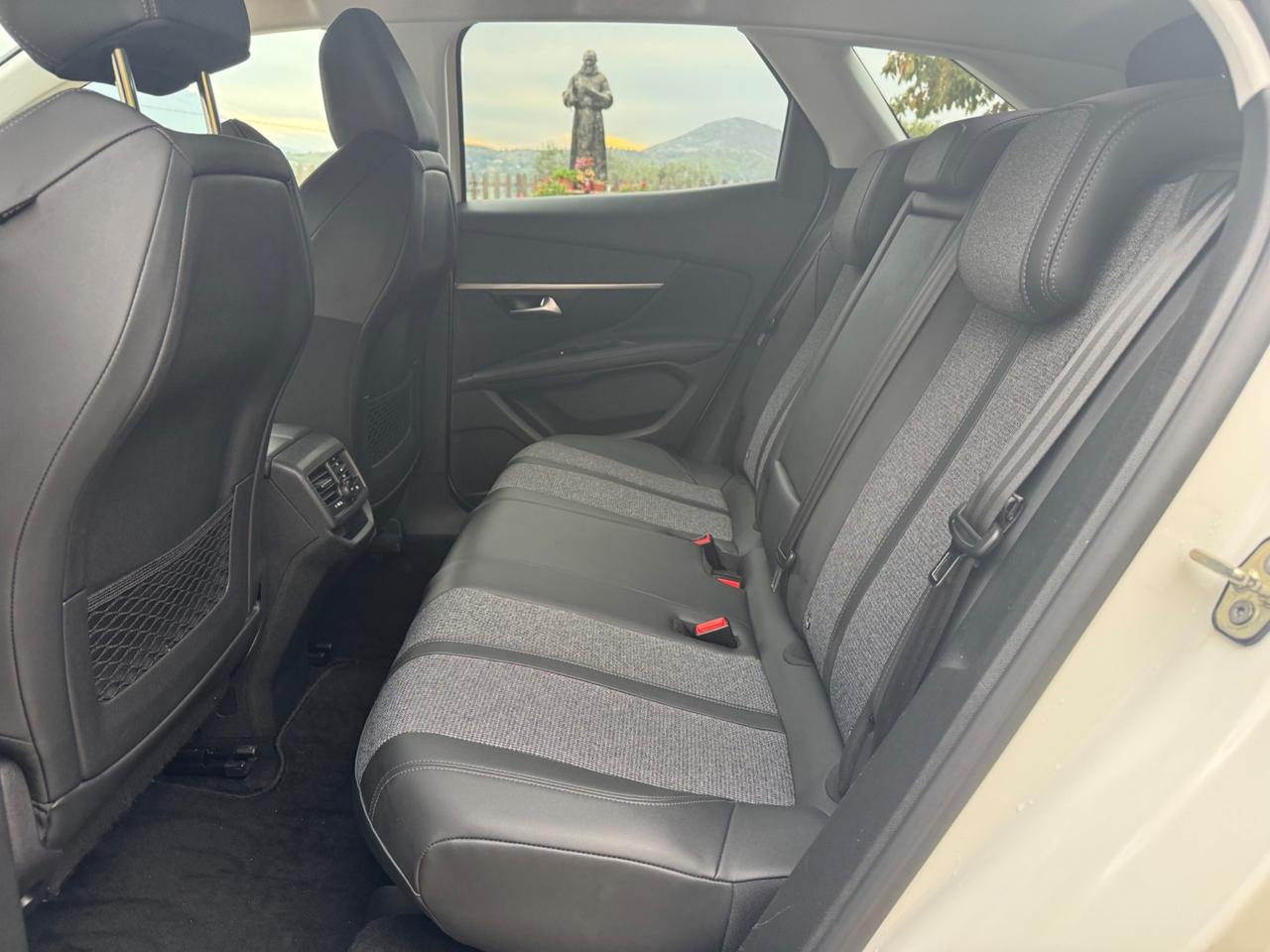 Peugeot 3008 BlueHDi 130 S&S Allure