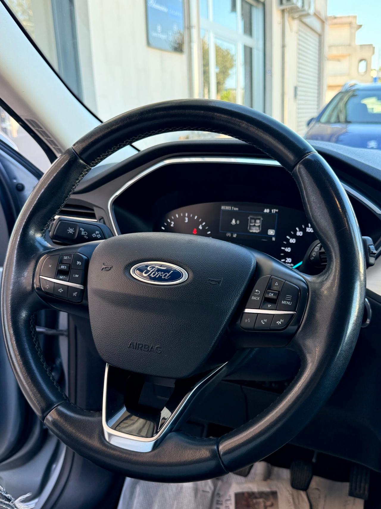 Ford Kuga 1.5 ecoblue Titanium 120cv NAVI,SENSORI DI PARCHEGGIO,BLUETOOTH,KM CERTIFICATI!