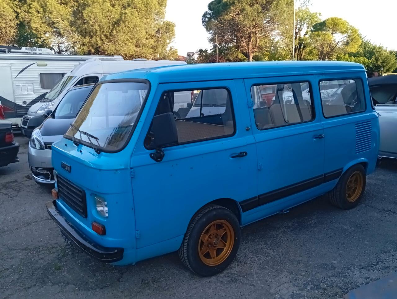 Fiat 900 E panorama
