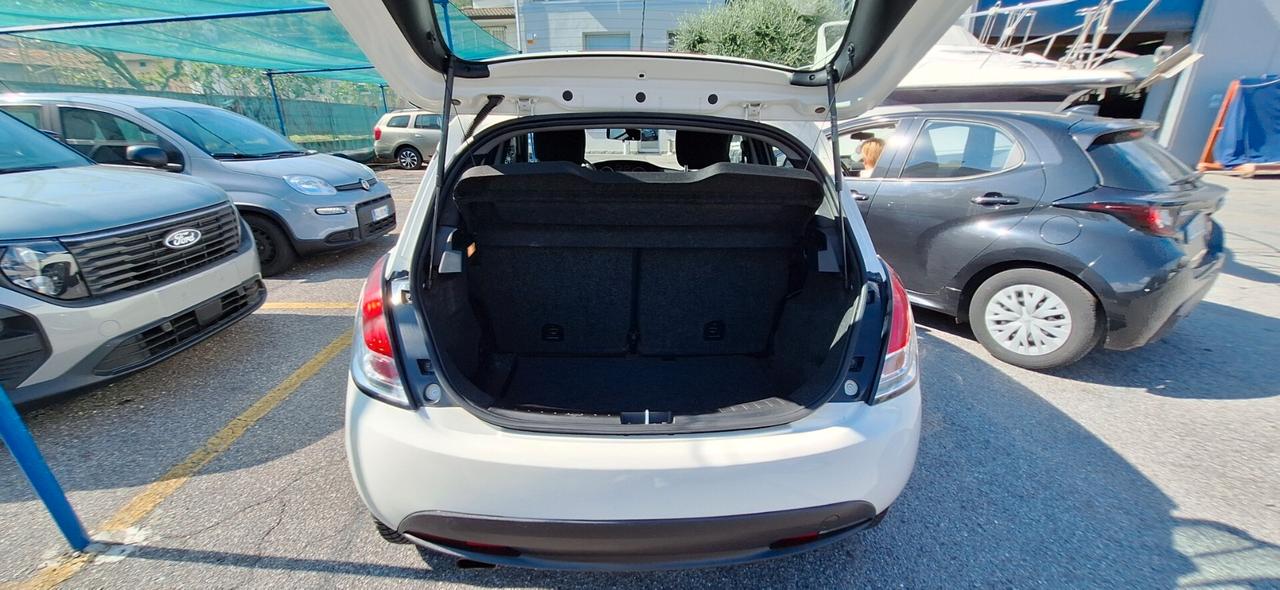 Lancia Ypsilon 1.2 69 CV 5 porte Gold