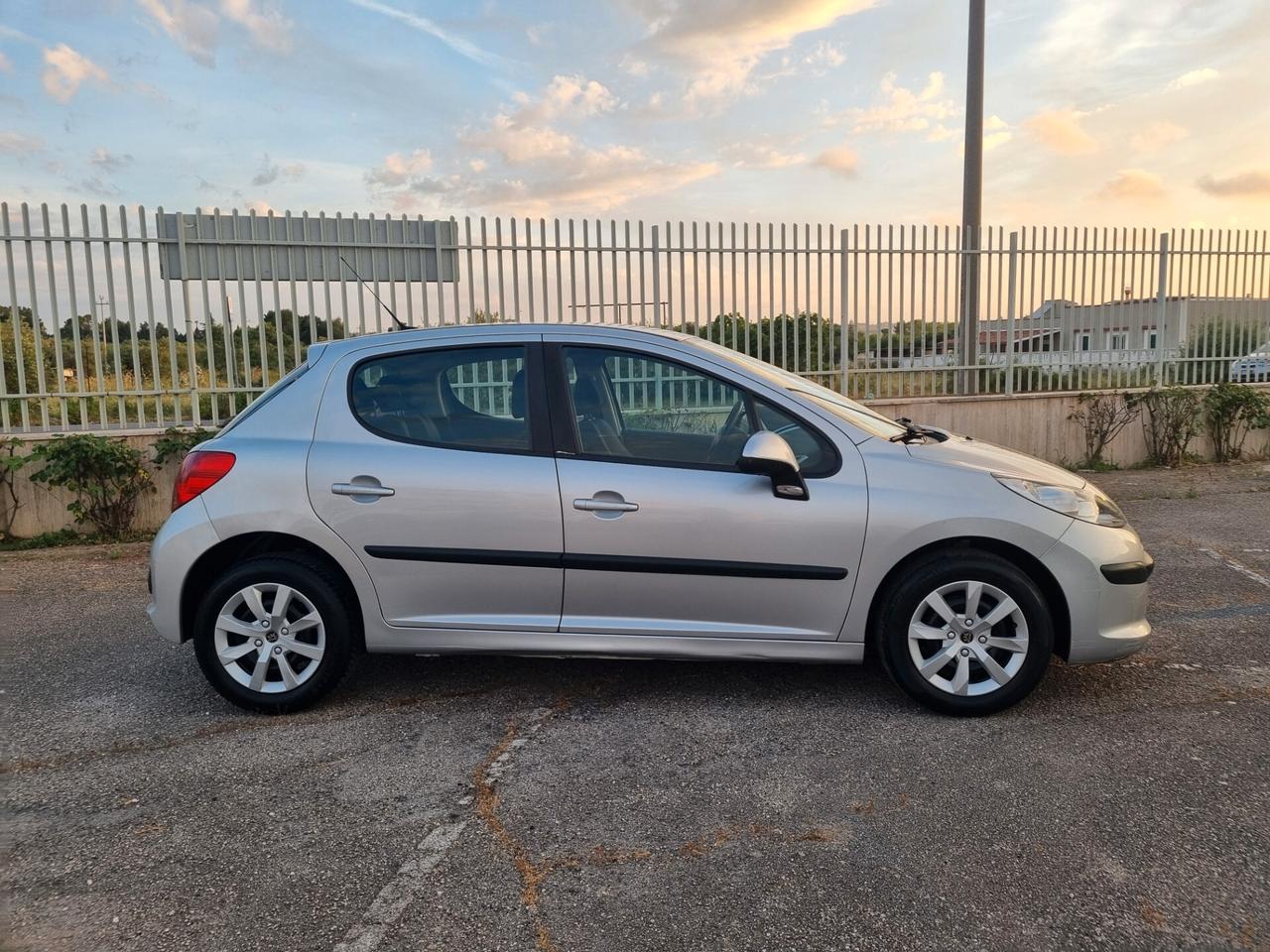 Peugeot 207 1.4 8V 75CV 5p. X Line