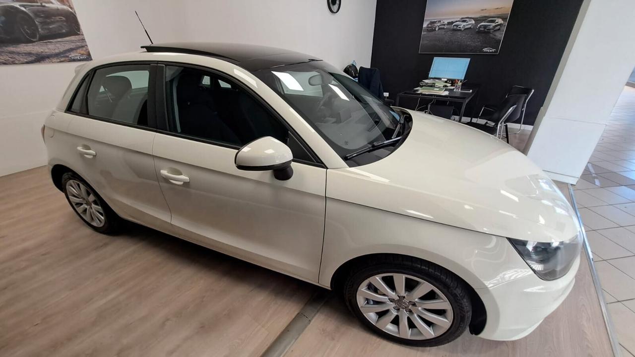 Audi A1 1.6 TDI 90CV con TETTO