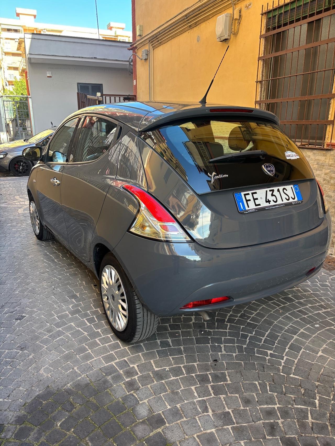 Lancia Ypsilon 1.2 69 CV 5 porte GPL Ecochic Gold