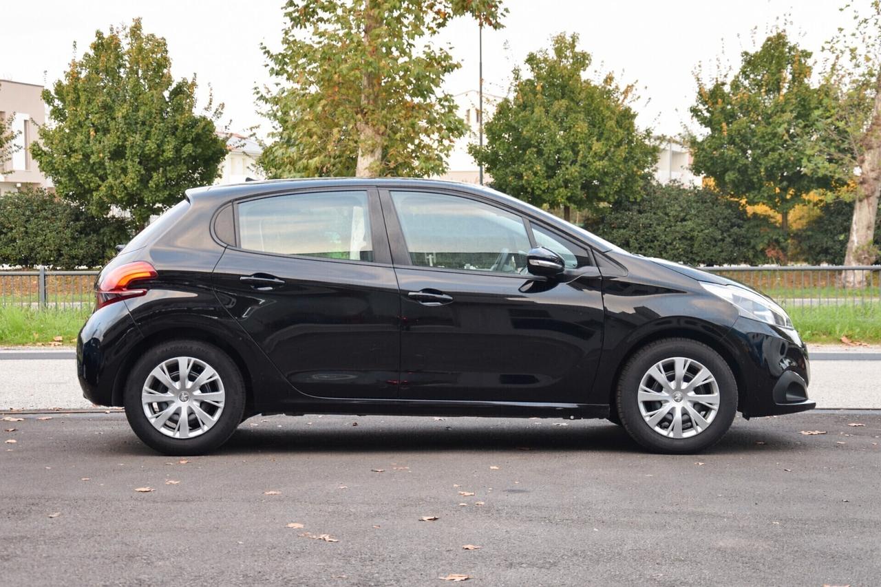 Peugeot 208 benzina 5 porte neopatentati