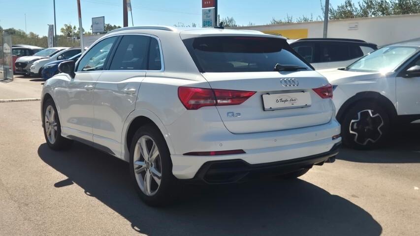 Audi Q3 35 TDI S tronic line - 2020