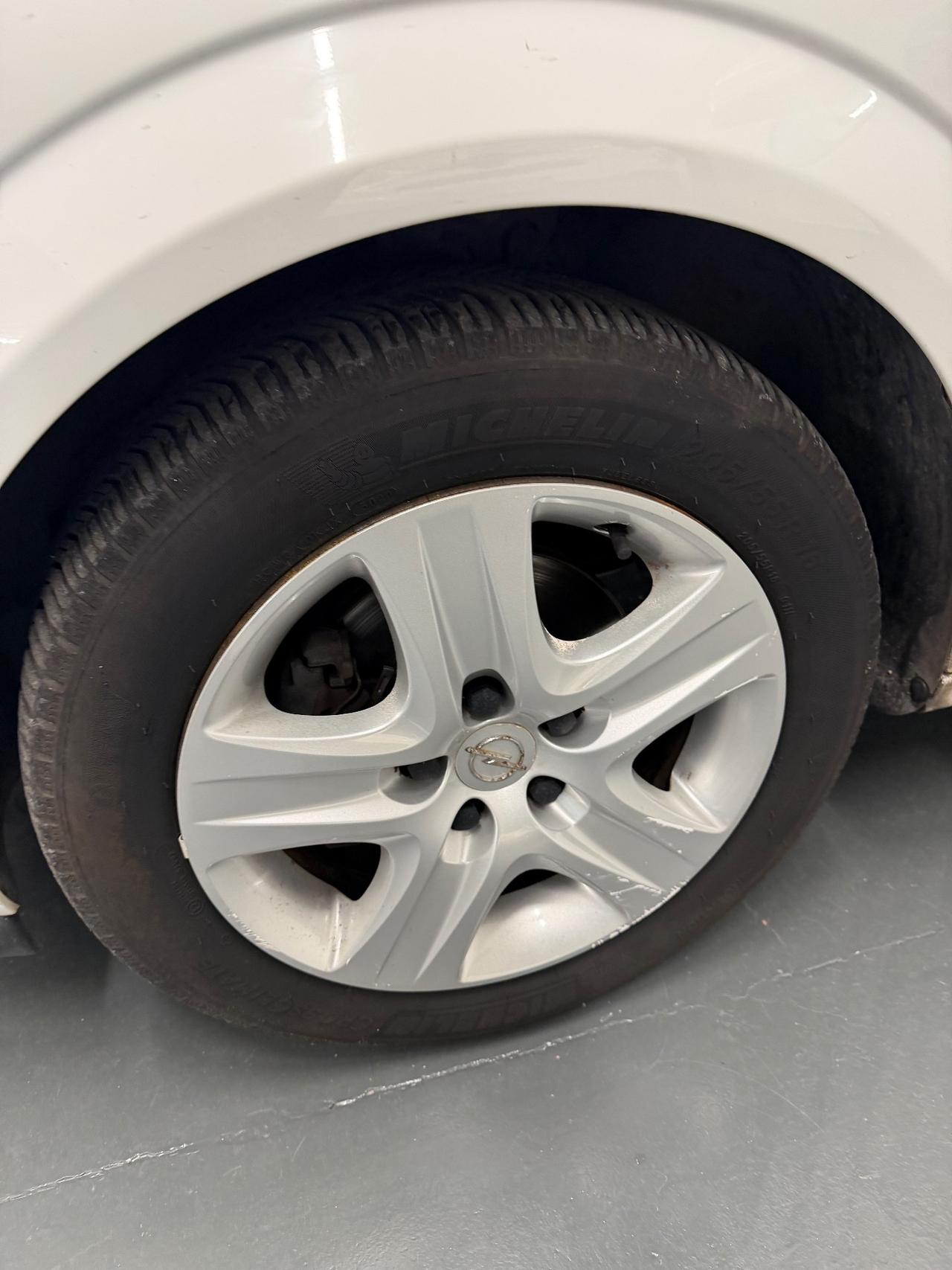 Opel Astra 1.4 16V GPL-TECH 5 porte Enjoy