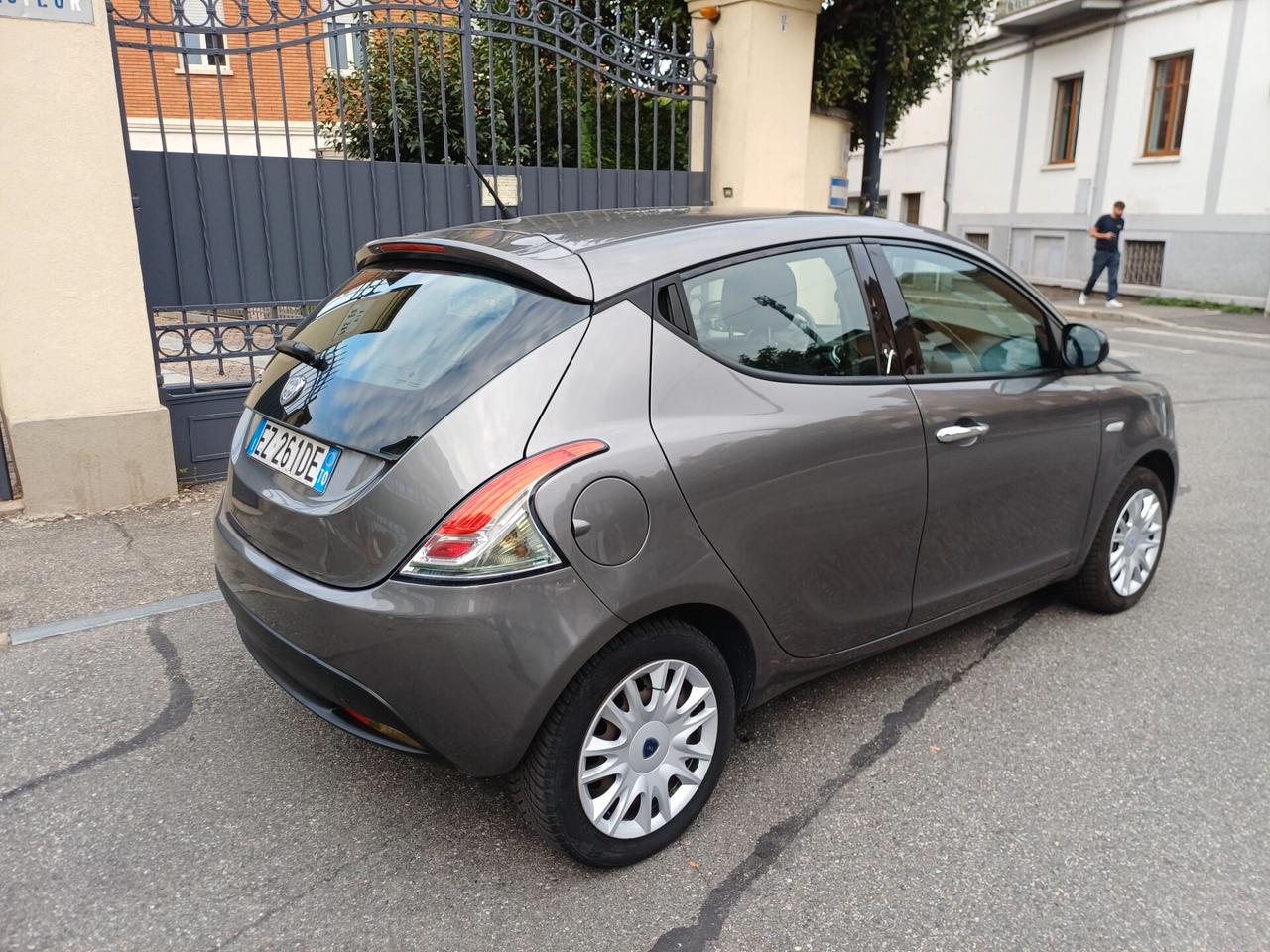 Lancia Ypsilon 1.2 PER NEOPATENTATI