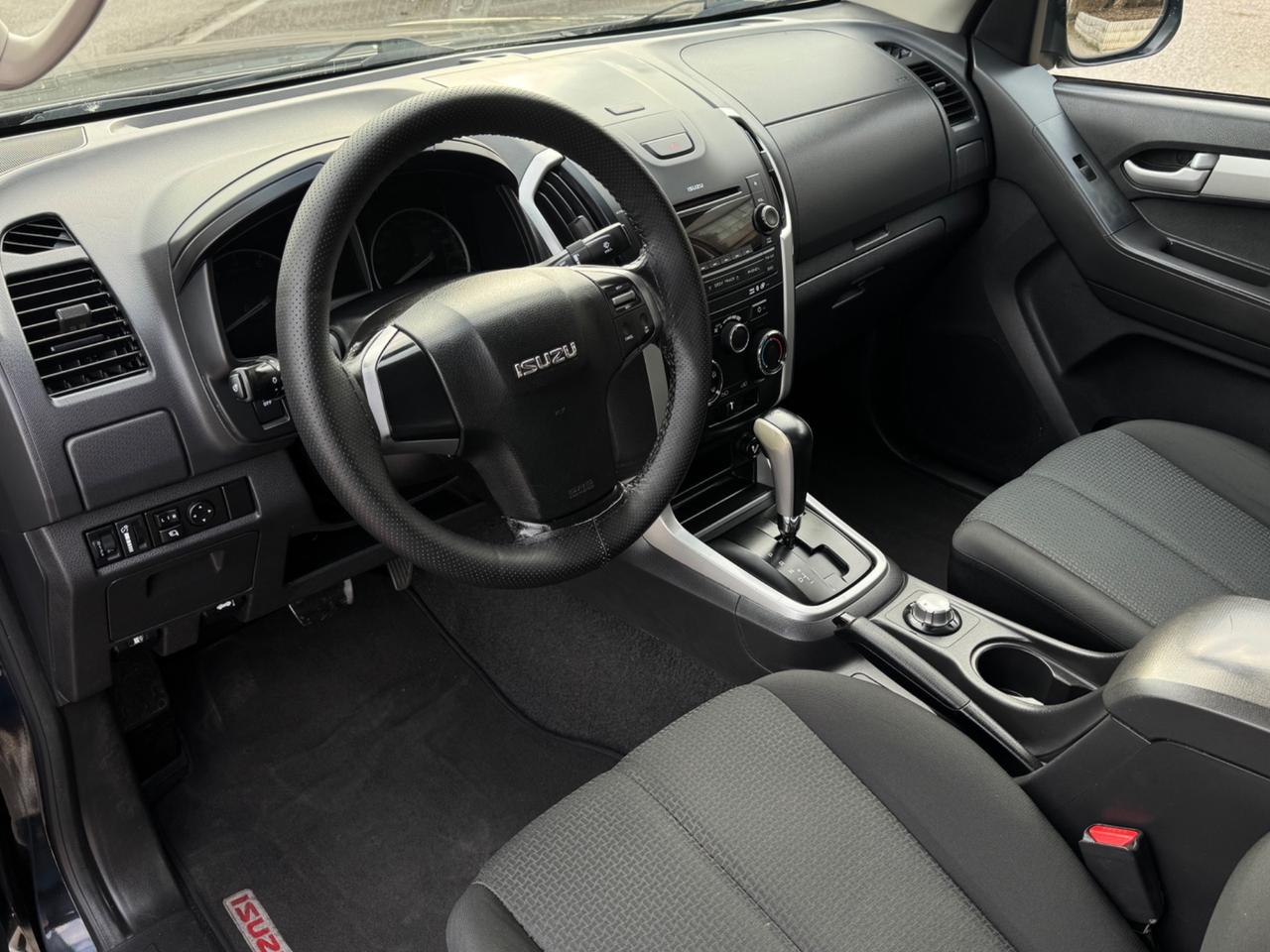 Isuzu D-Max 2.5 Crew Cab Solar A/T 4WD