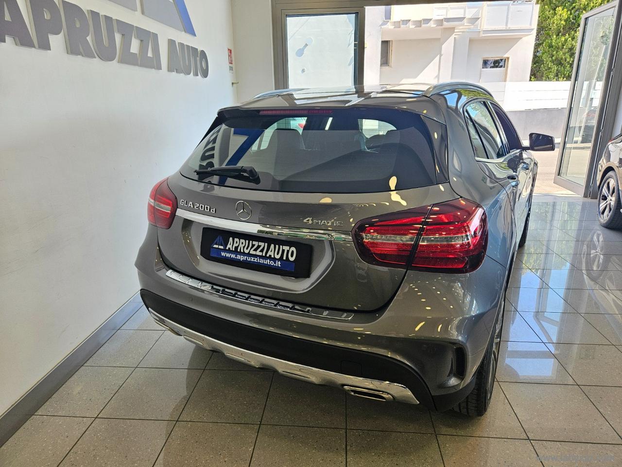MERCEDES-BENZ GLA 200 d Automatic 4Matic Premium