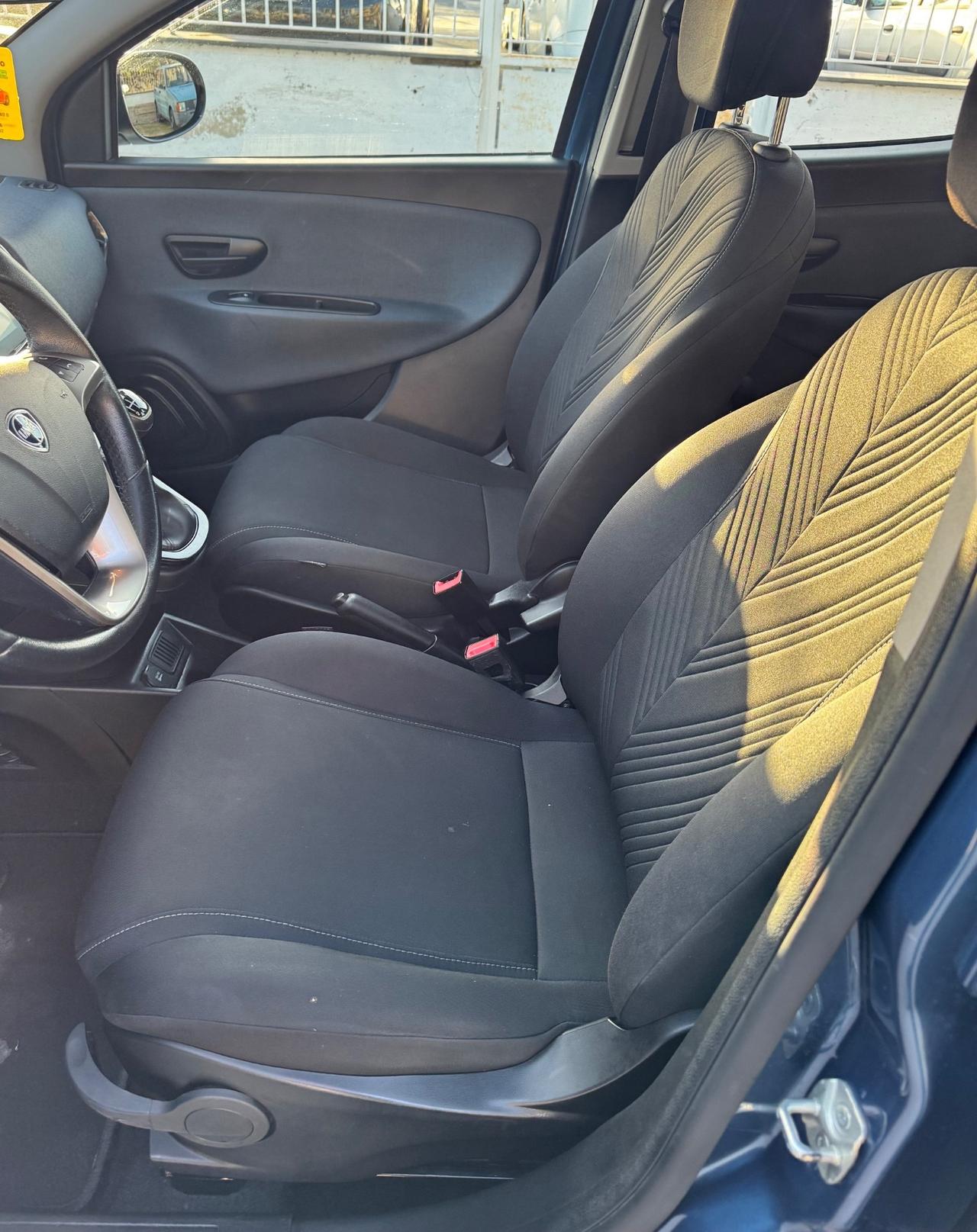 Lancia Ypsilon 1.0 FireFly 5 porte S&S Hybrid Gold