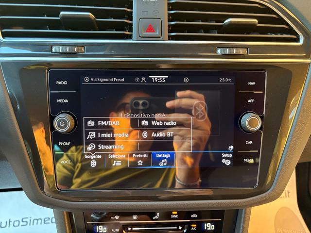 VOLKSWAGEN Tiguan 2.0 TDI 150 CV SCR DSG R-Line LUCI AMBIENTE