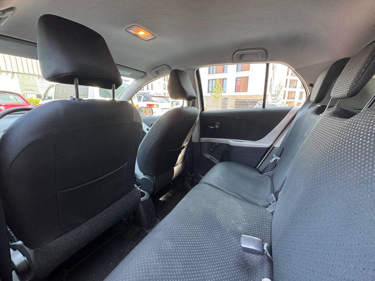 Toyota Yaris 1.3 dual Sol 5p m-mt