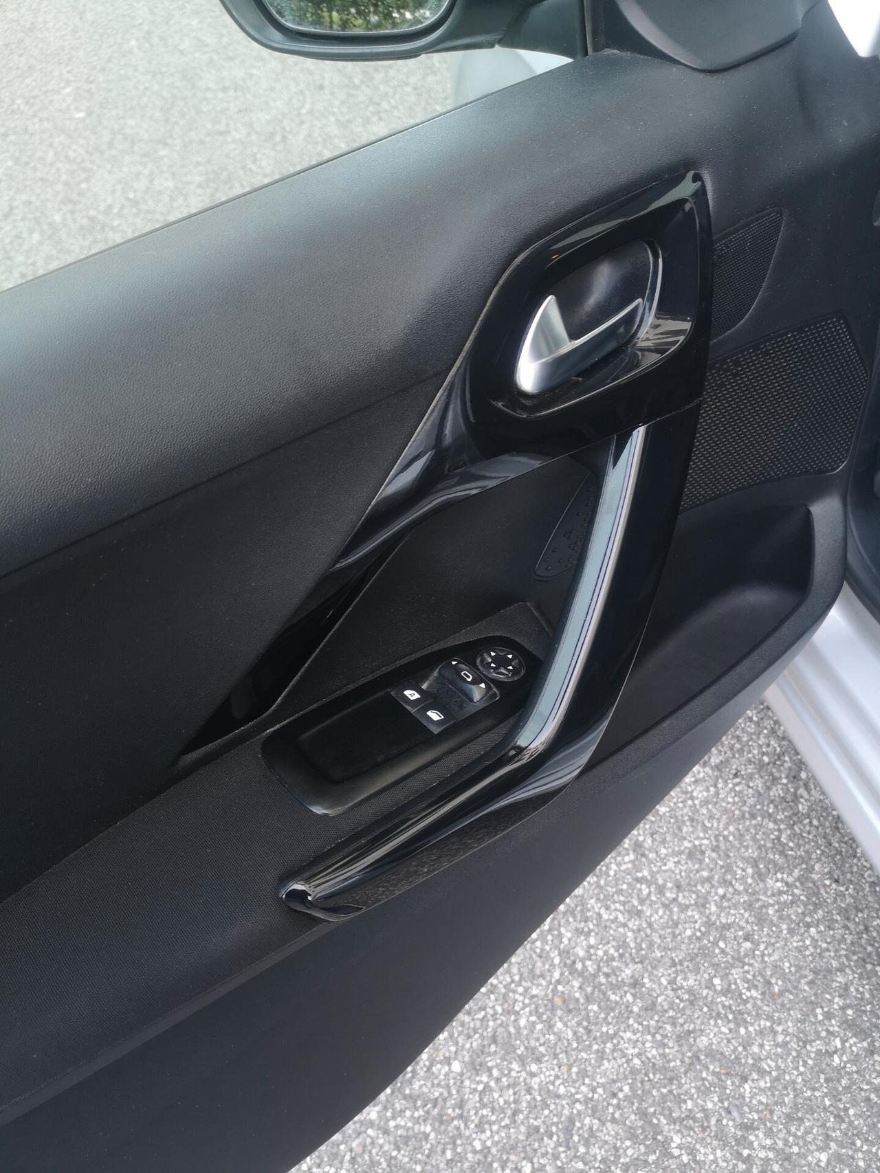 Peugeot 208 1.2 benz - Garanzia 12 Mesi