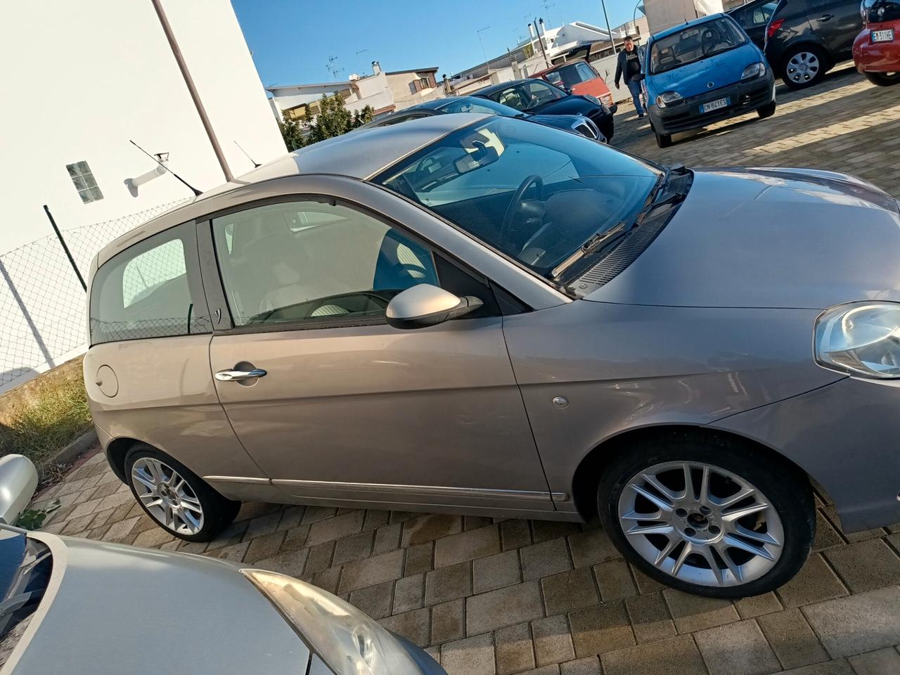 Lancia Ypsilon 1.3 MJT 75 CV Argento