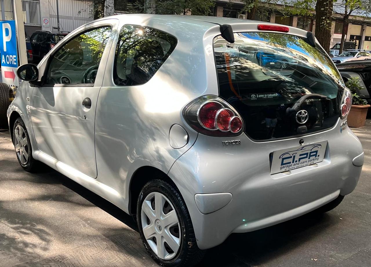 Toyota Aygo 1.0 VVT-i 69 CV 3 porte x-play
