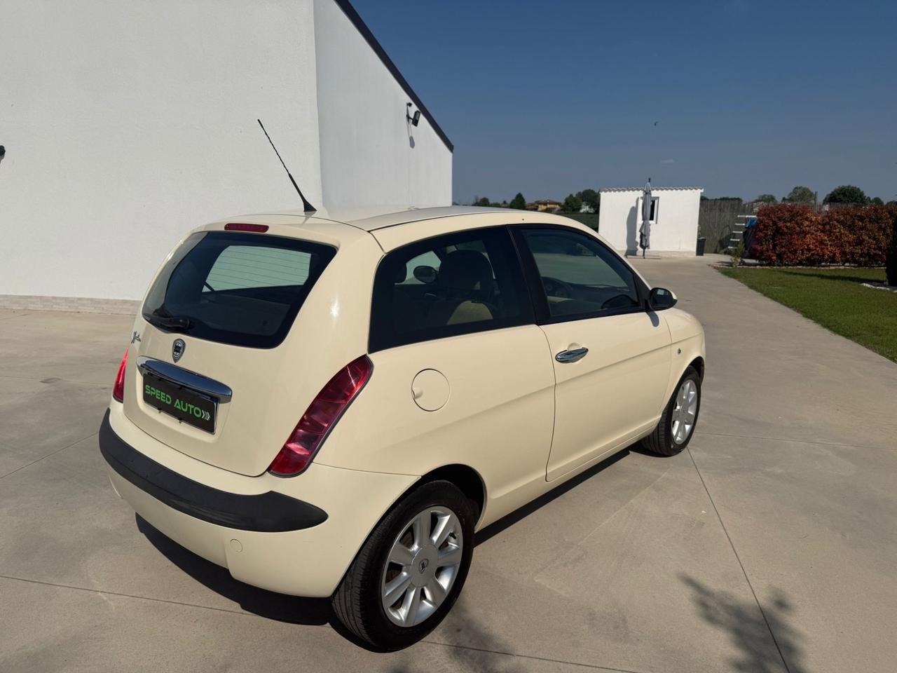 Lancia Ypsilon 1.2 16V Argento